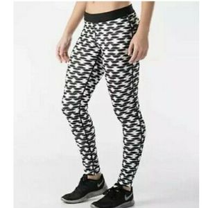 Nike Dri-Fit Relay  Fearless Leggings